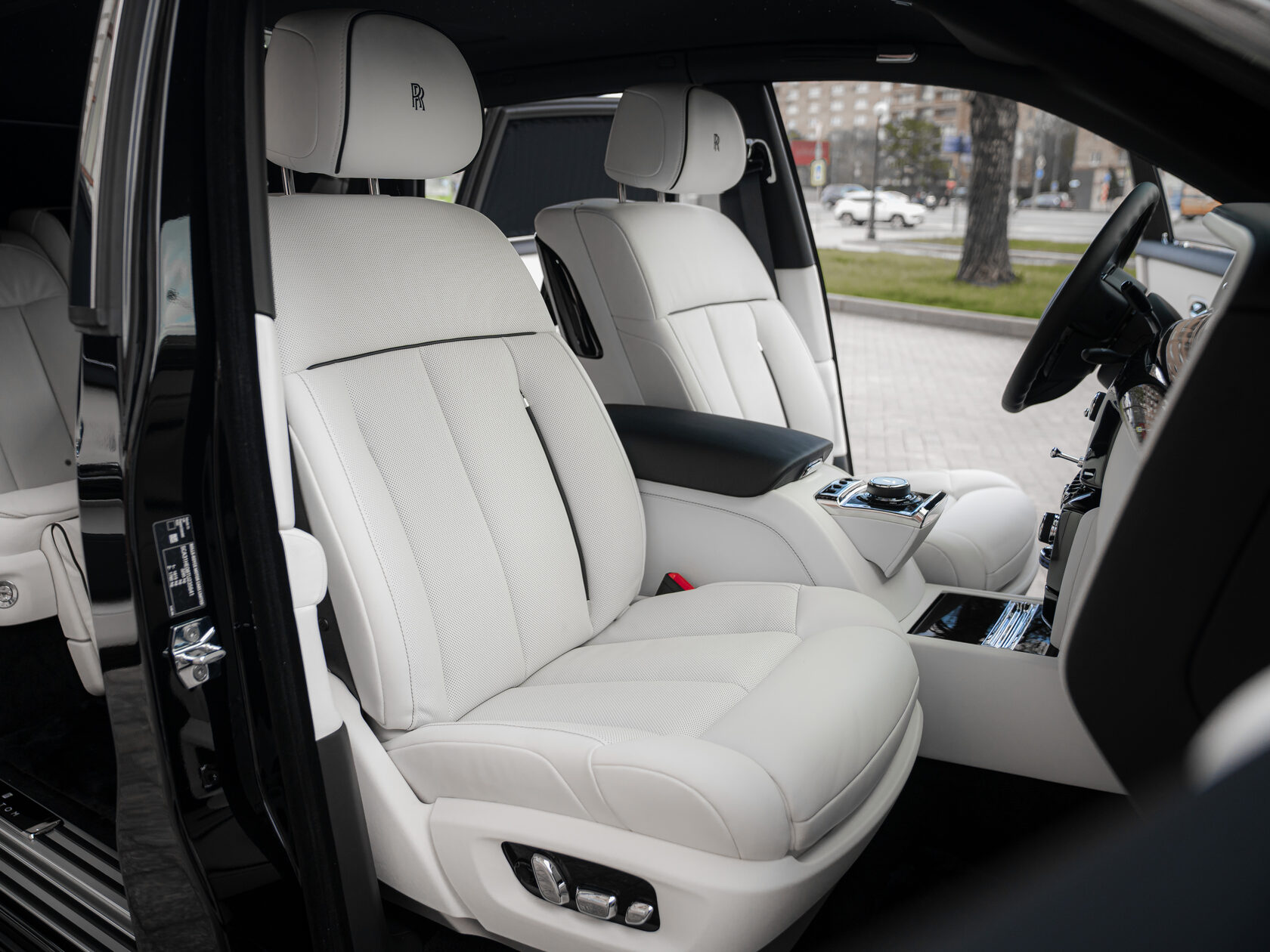 Rolls-Royce Phantom Extended  <br>Black Diamond 