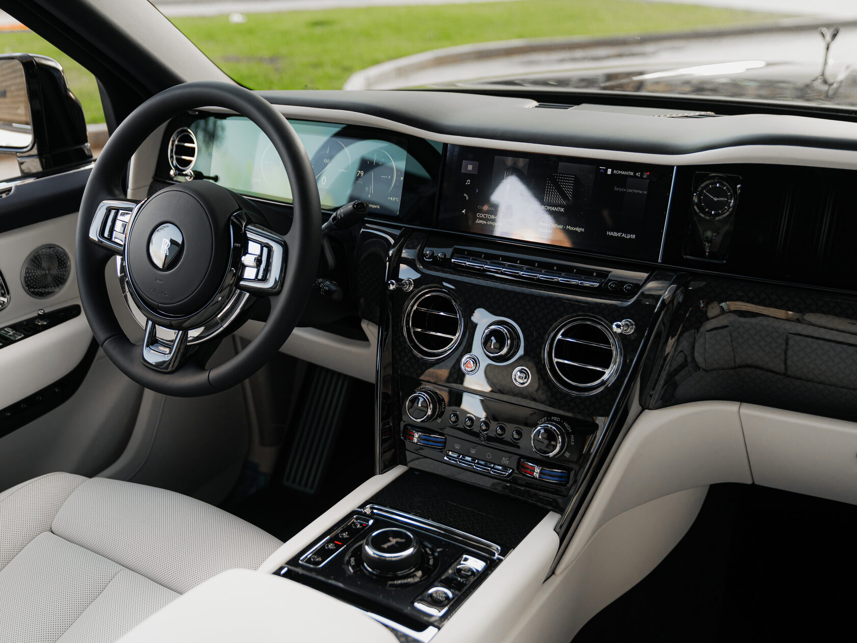 Rolls-Royce Cullinan Black Badge II 2025 год <br>Черный 