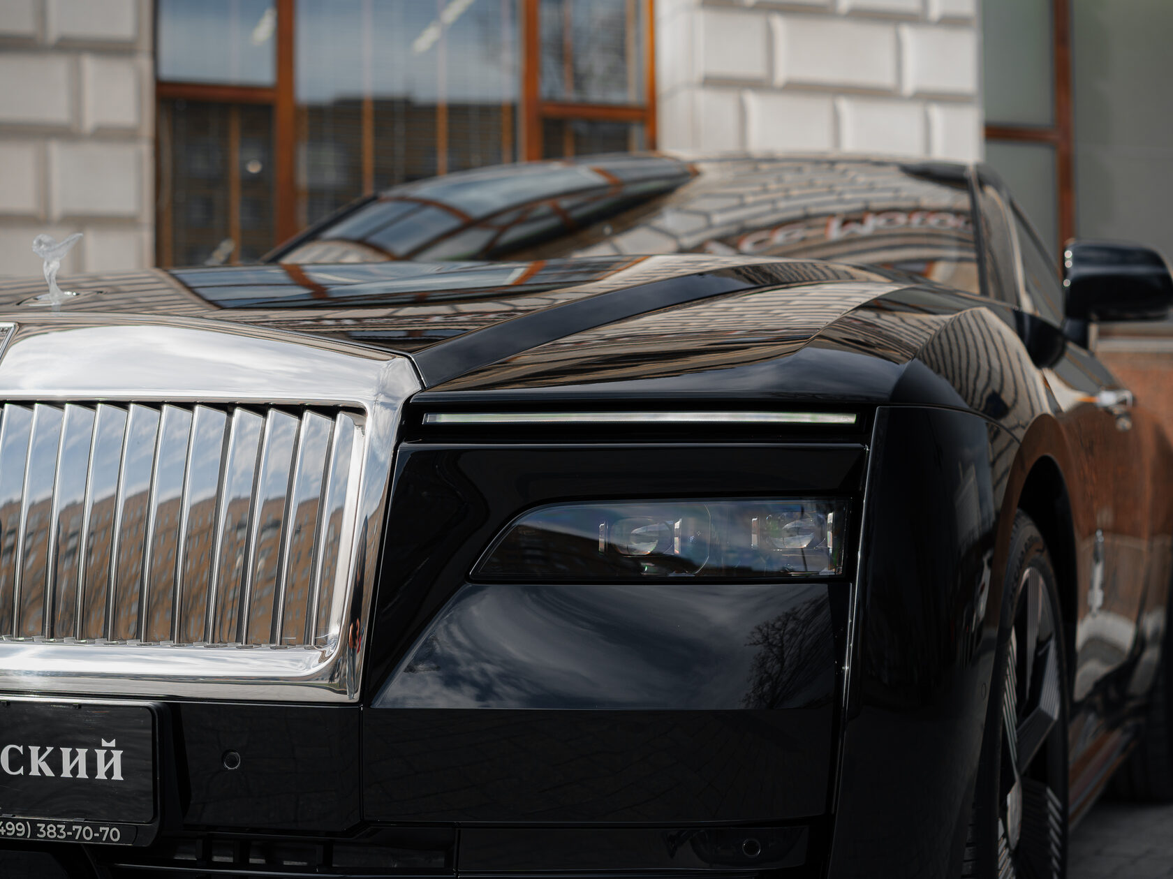 Rolls-Royce Spectre 2024 год <br>Diamond Black / Черный бриллиант