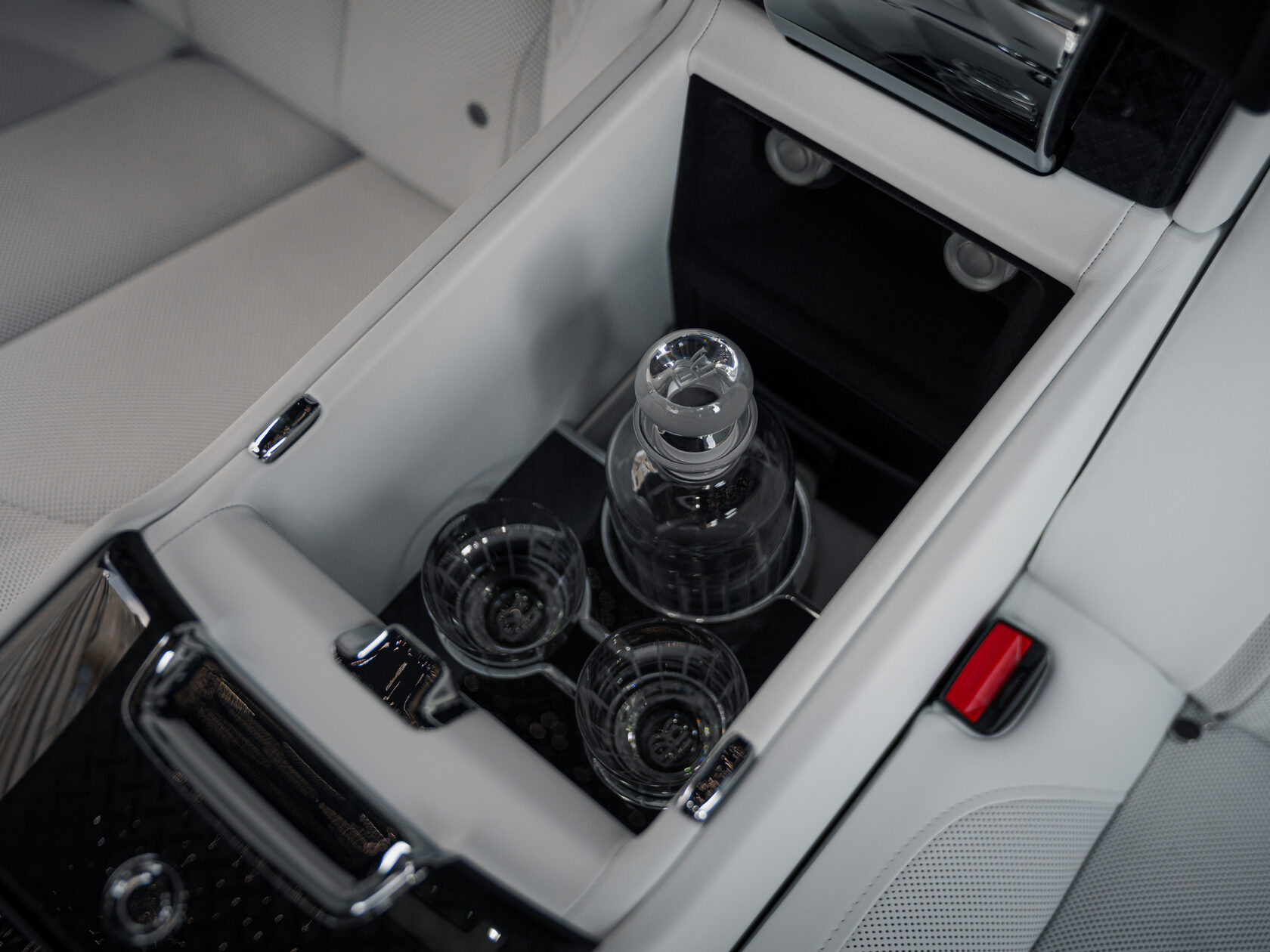 Rolls-Royce Cullinan Black Badge II  <br>Черный 