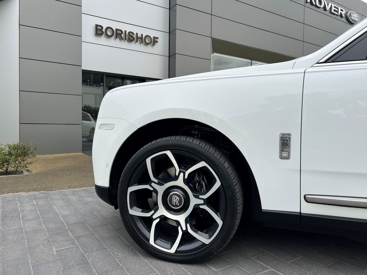 Rolls-Royce Cullinan, I 2019 год <br>Белый