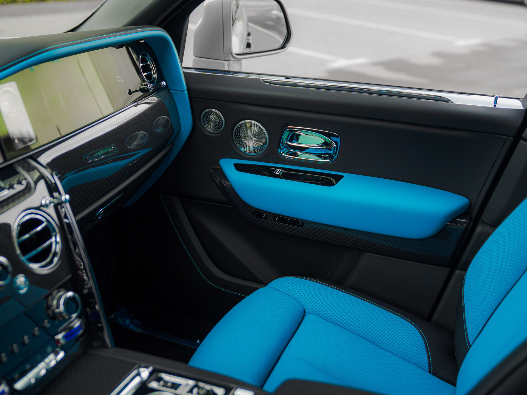 Rolls-Royce Cullinan Black Badge II  <br>Tempest Grey