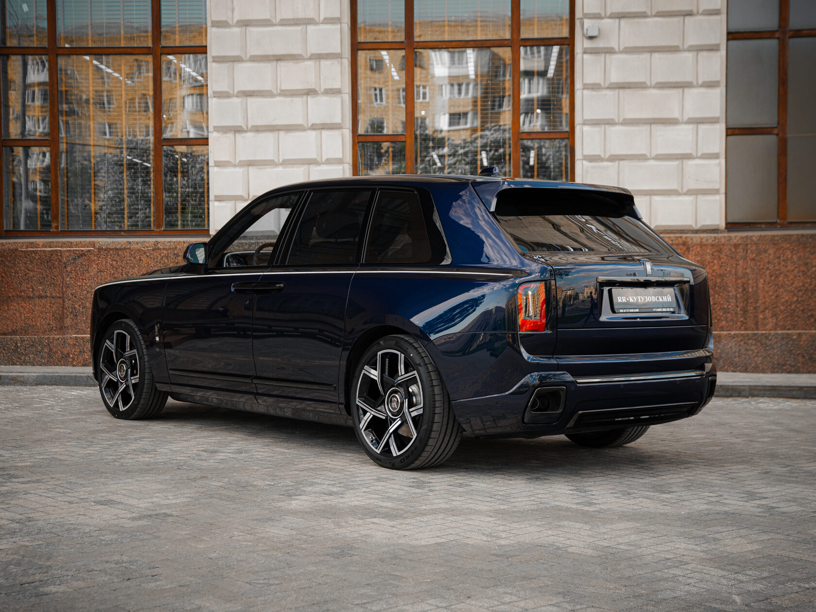 Rolls-Royce Cullinan Black Badge II  <br>Синий металлик 