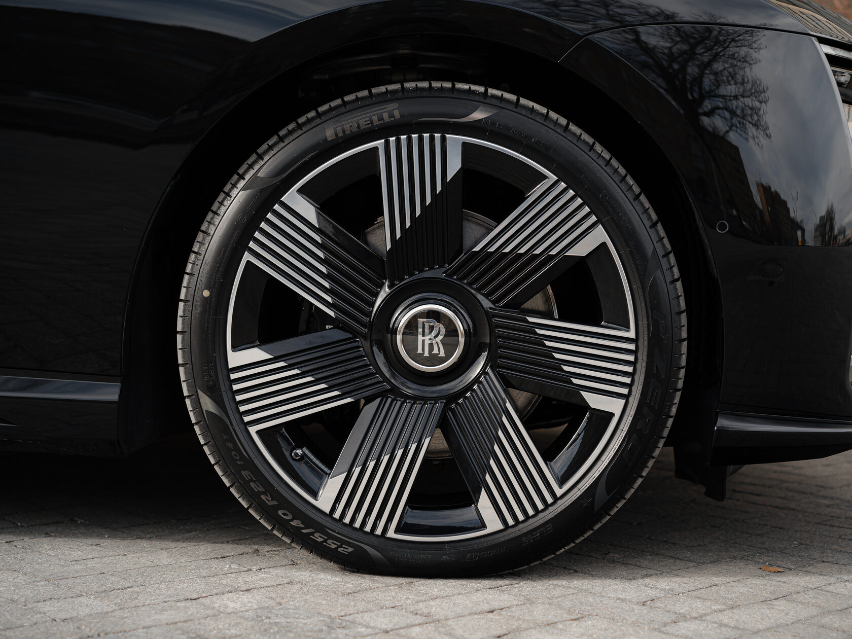 Rolls-Royce Spectre 2024 год <br>Diamond Black / Черный бриллиант