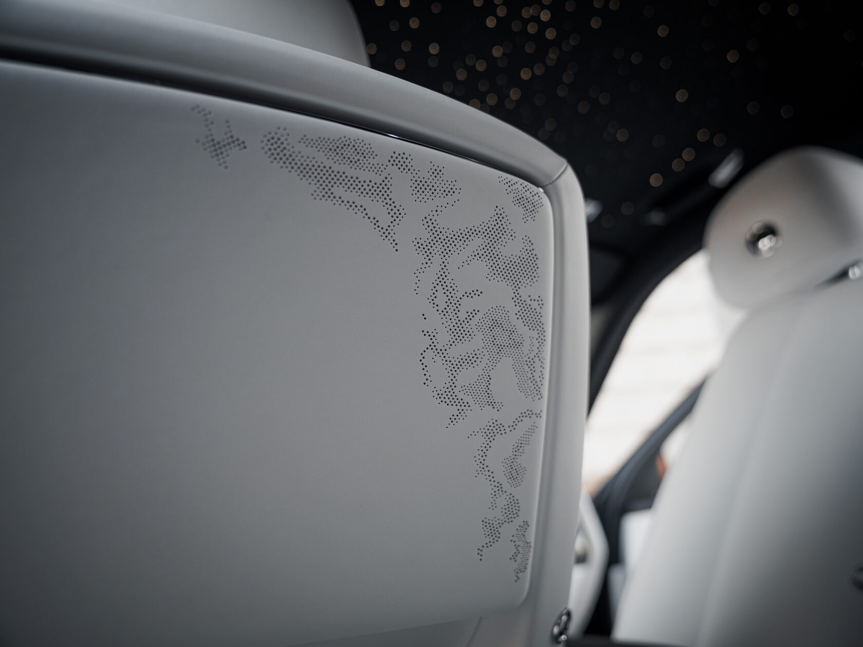 Rolls-Royce Cullinan Black Badge II  <br>Черный 