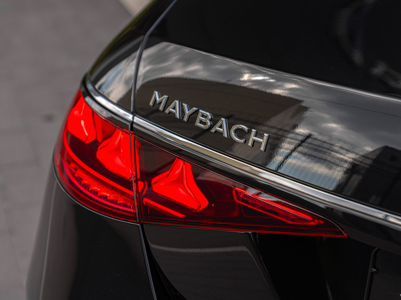 Rolls-Royce Maybach S 580 II  <br>черный обсидиан с покрытием металлик 