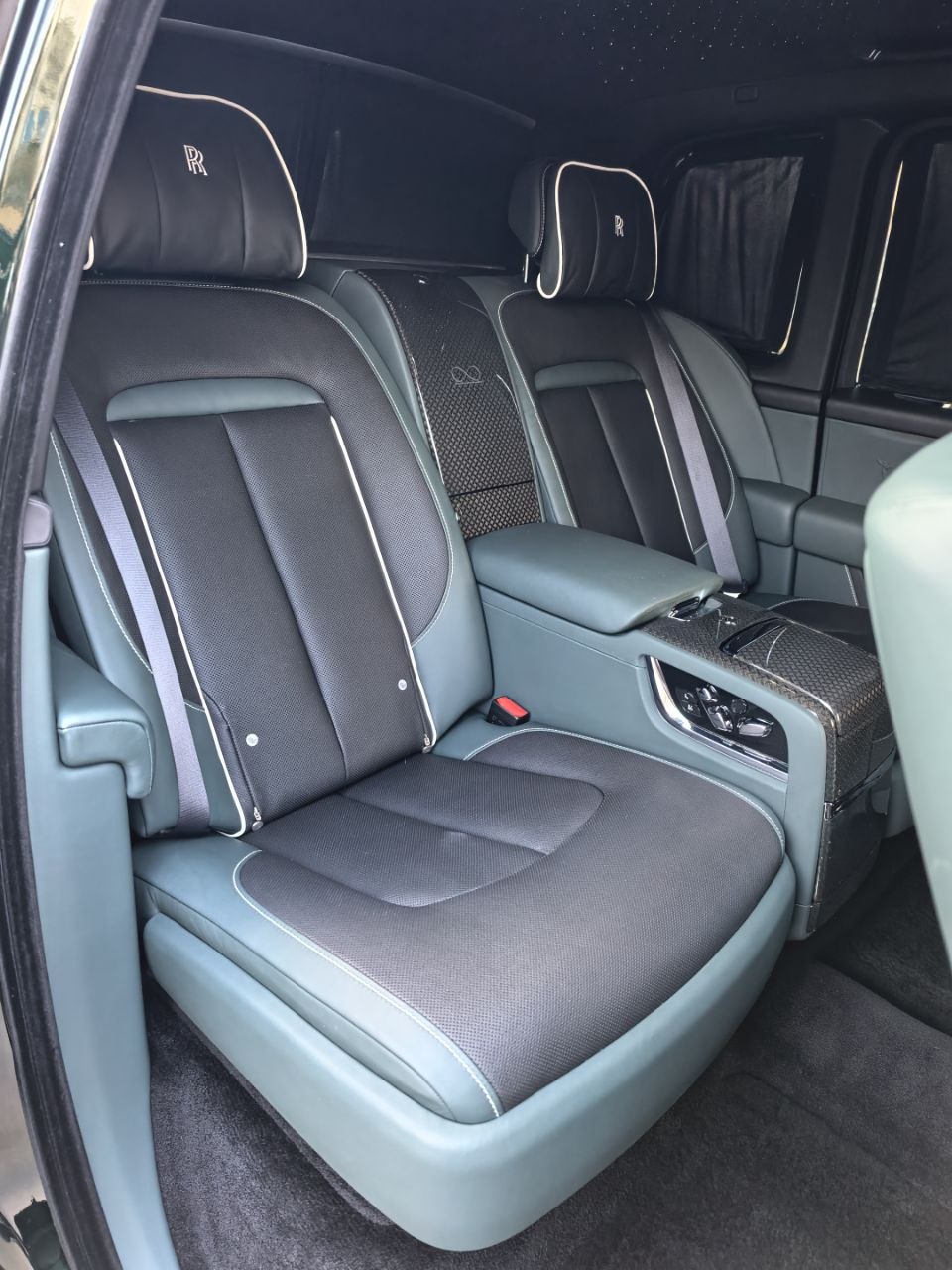 Rolls-Royce Cullinan Black Badge I 2025 год <br>Dark Emerald 