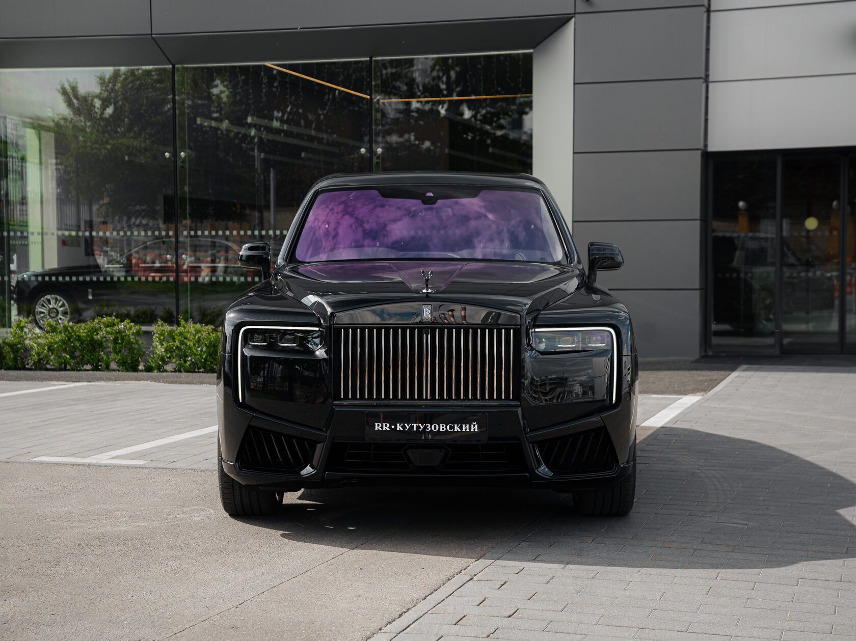 Rolls-Royce Cullinan Black Badge II  <br>Черный 