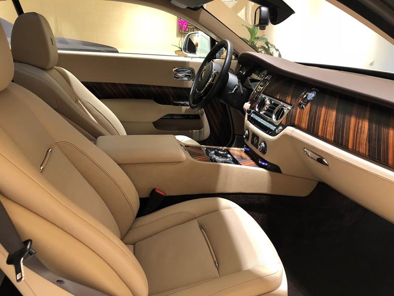 Rolls-Royce Wraith 2015 год <br>English White 