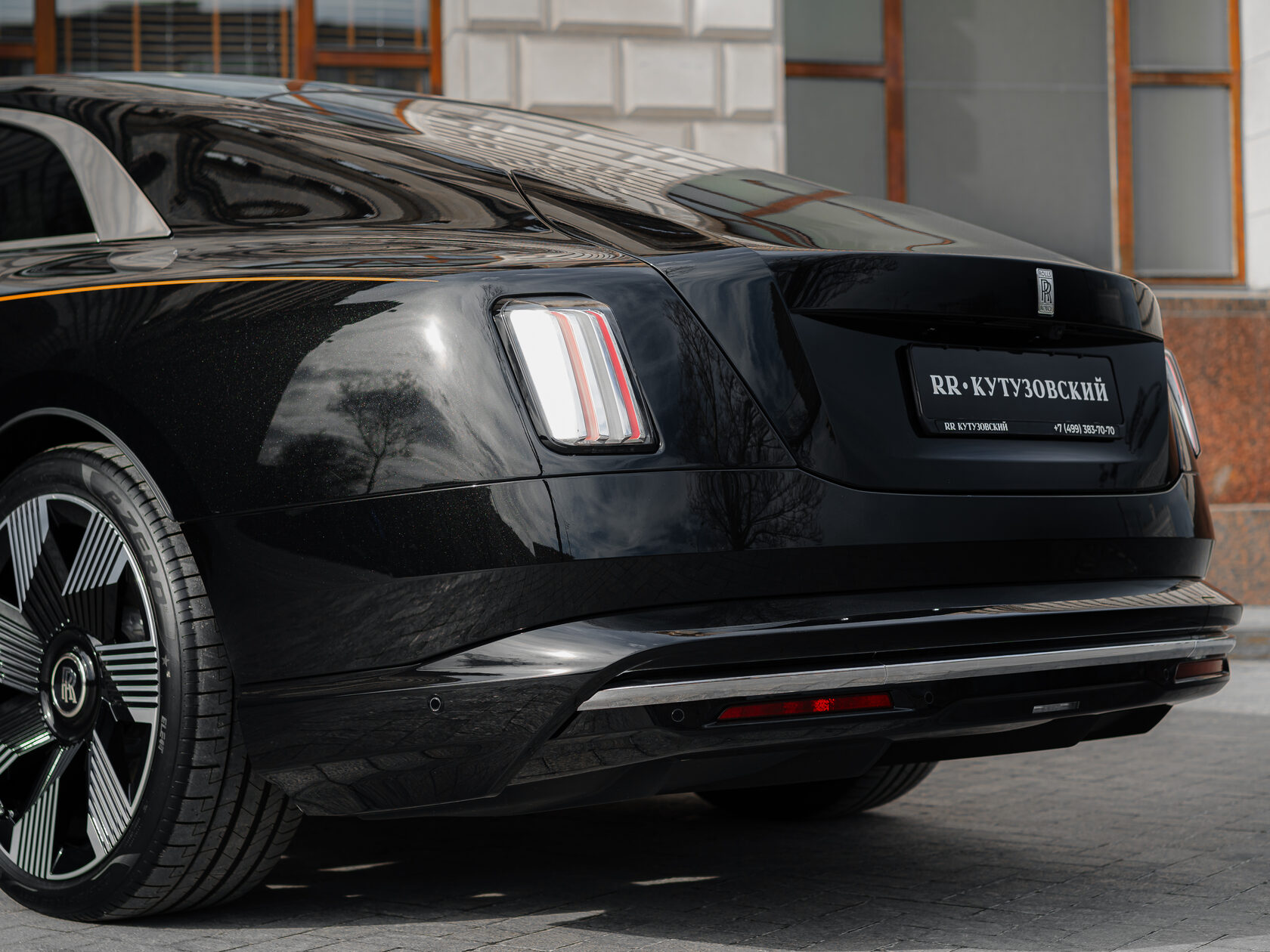 Rolls-Royce Spectre 2024 год <br>Diamond Black / Черный бриллиант