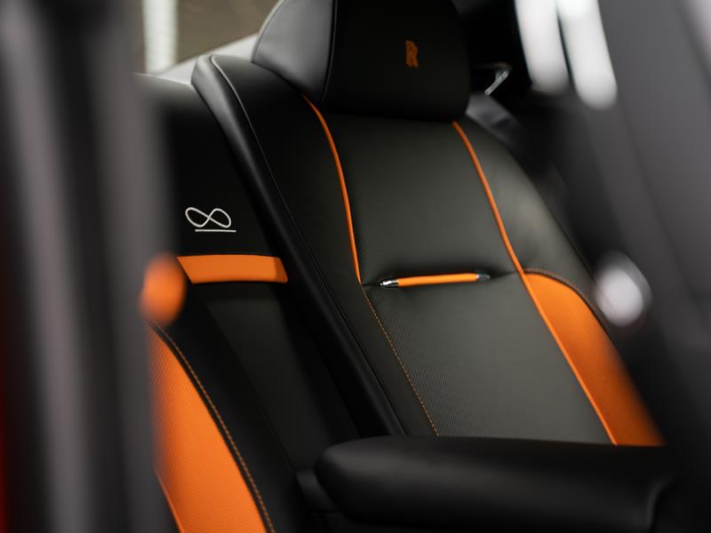 Rolls-Royce Wraith Black Badge - Специальная серия «Black & Bright»  <br>Bespoke Exterior Colour Orange Metallic 