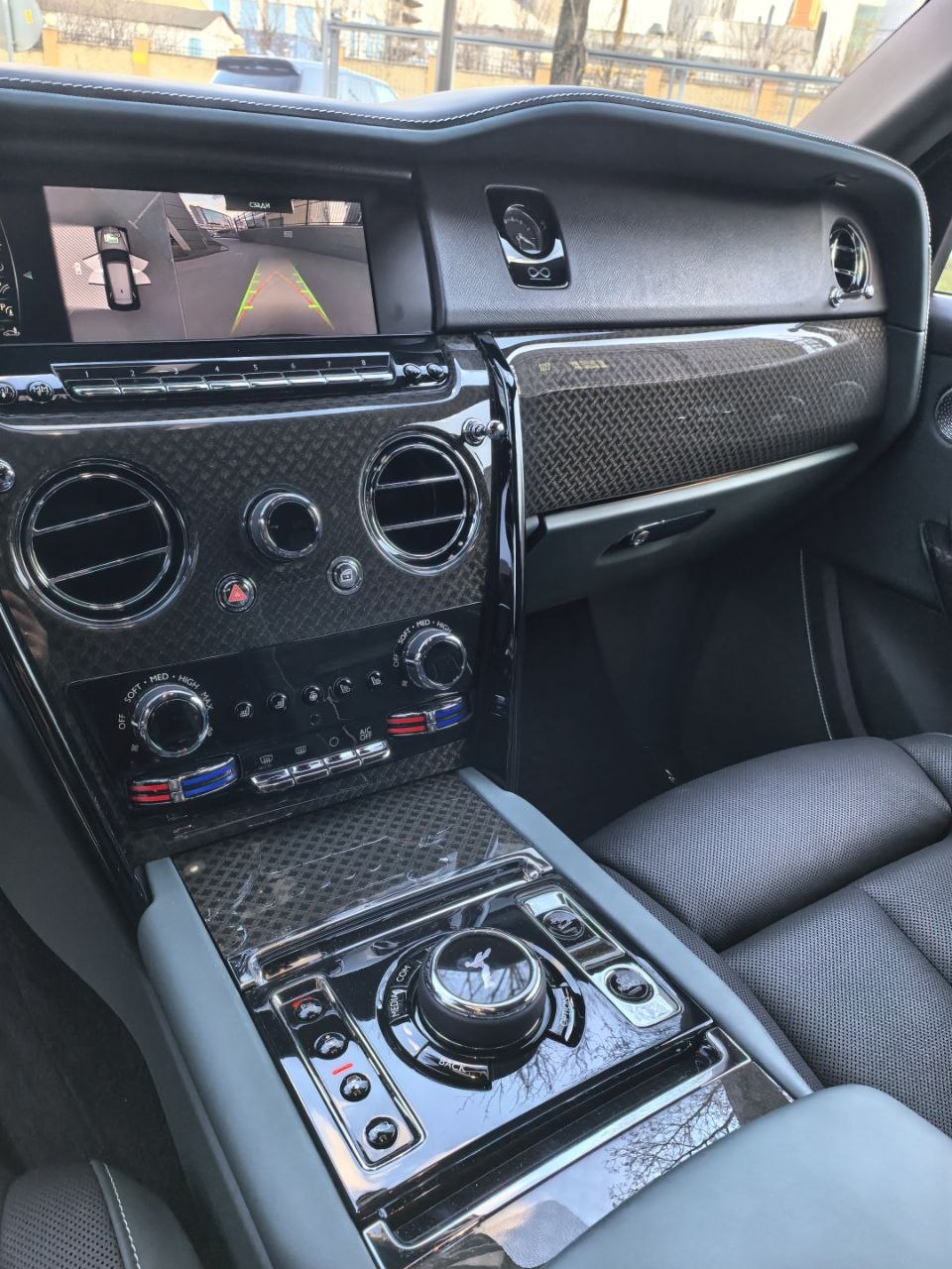 Rolls-Royce Cullinan Black Badge I 2025 год <br>Dark Emerald 