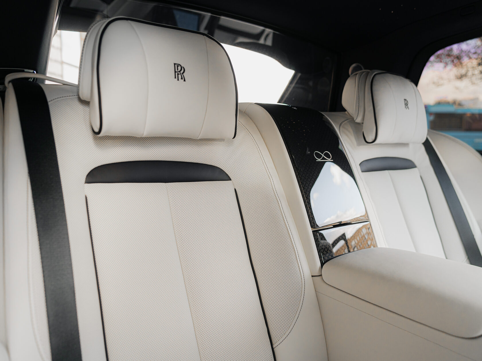 Rolls-Royce Cullinan Black Badge II 2025 год <br>Черный 