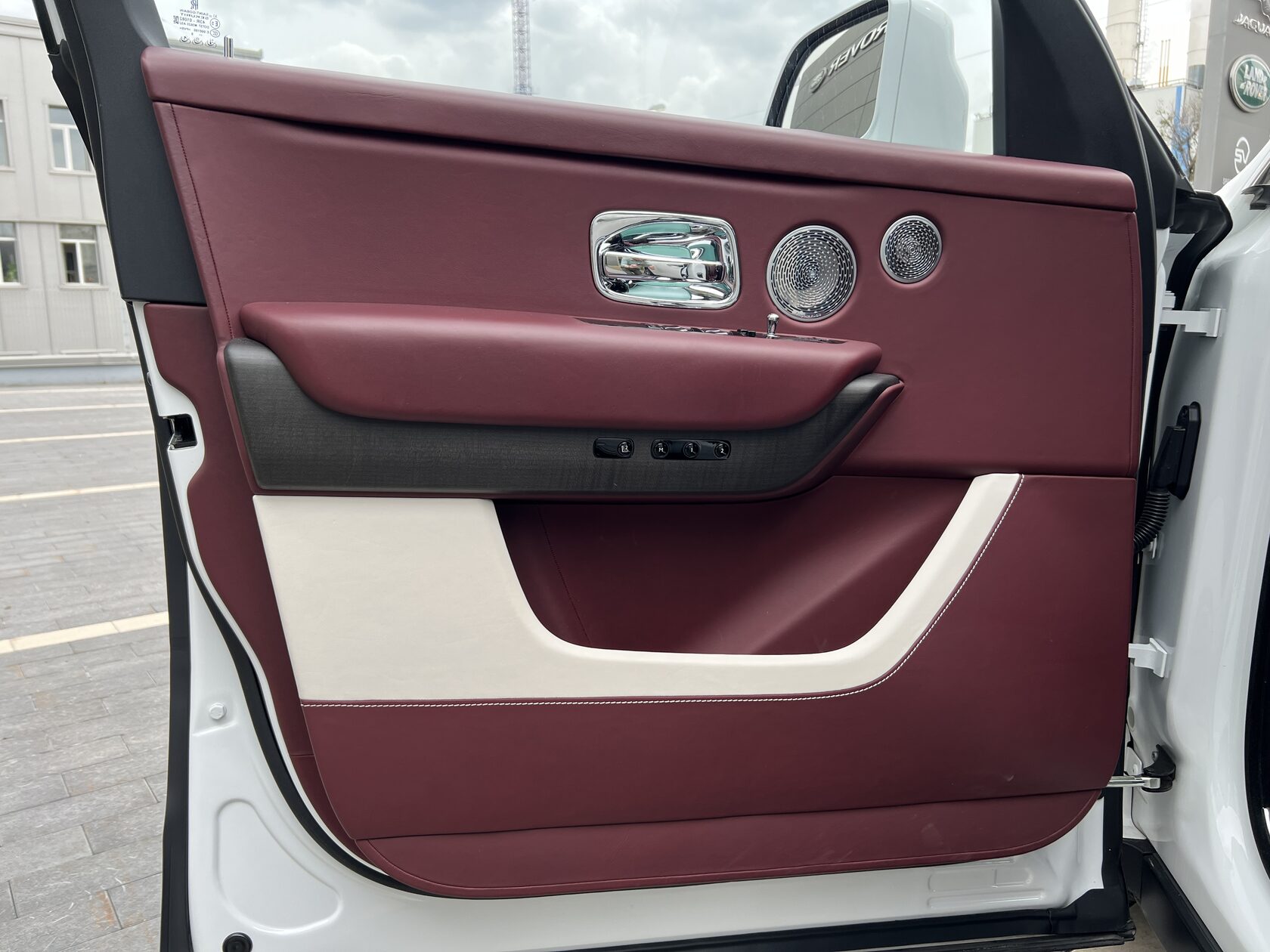 Rolls-Royce Cullinan 2019 год <br>Arctic White 