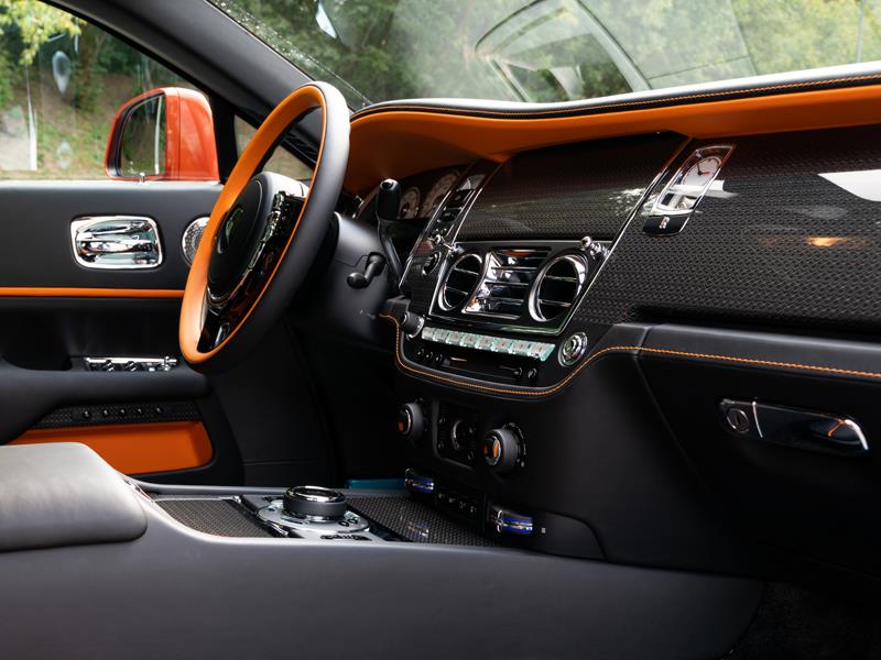 Rolls-Royce Wraith Black Badge - Специальная серия «Black & Bright»  <br>Bespoke Exterior Colour Orange Metallic 