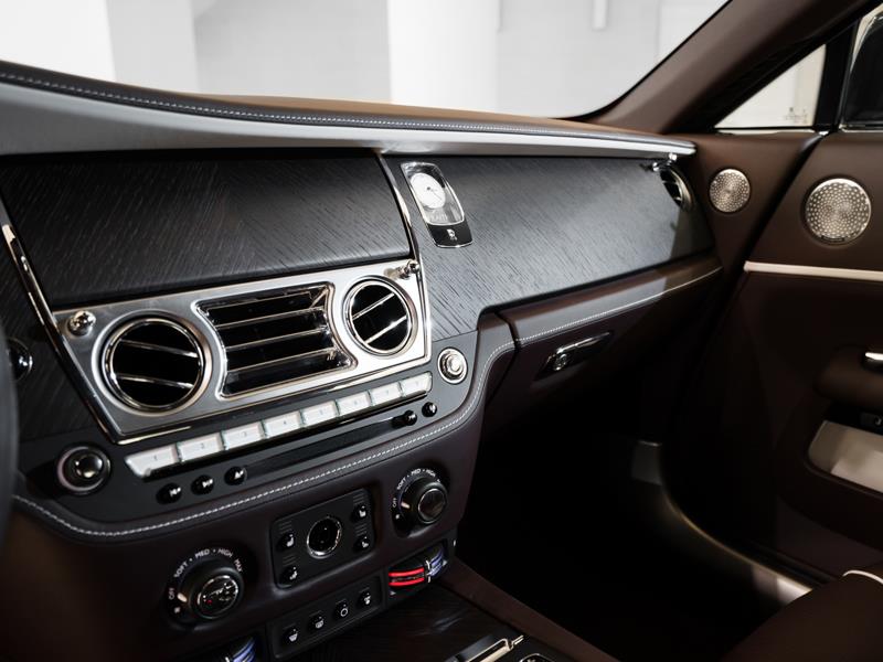 Rolls-Royce Wraith  <br>Smokey Quartz / White Sands 