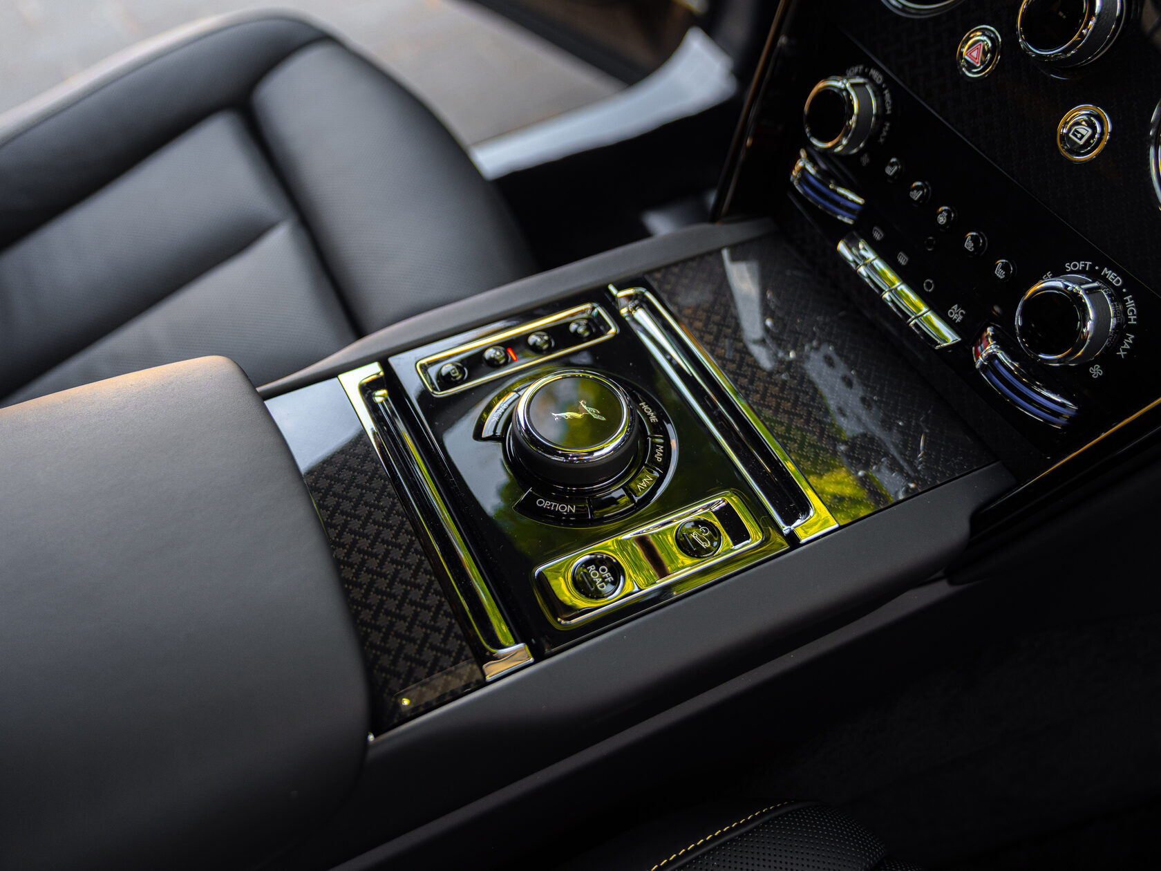 Rolls-Royce Cullinan Black Badge II  <br>Трюфель