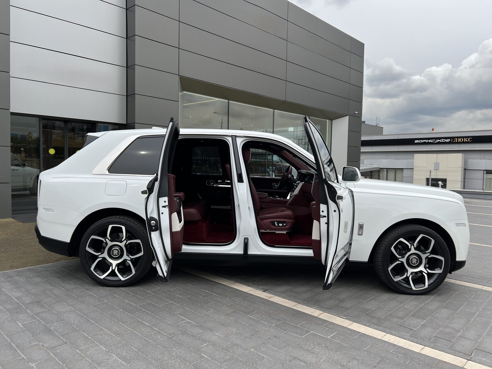 Rolls-Royce Cullinan 2019 год <br>Arctic White 
