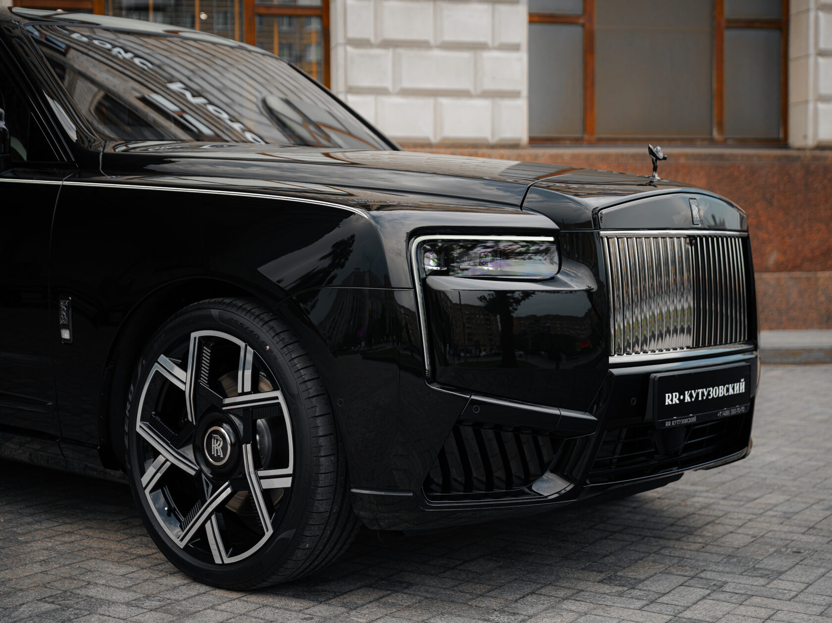 Rolls-Royce Cullinan Black Badge II  <br>Черный 
