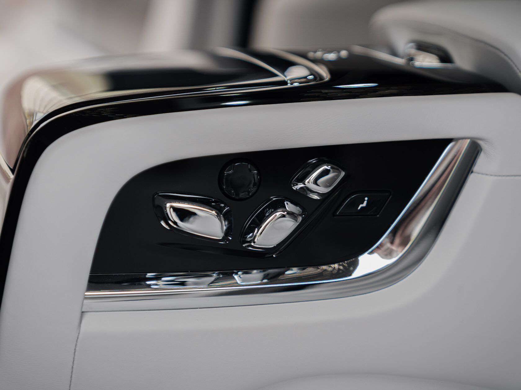 Rolls-Royce Phantom Extended  <br>Black Diamond 
