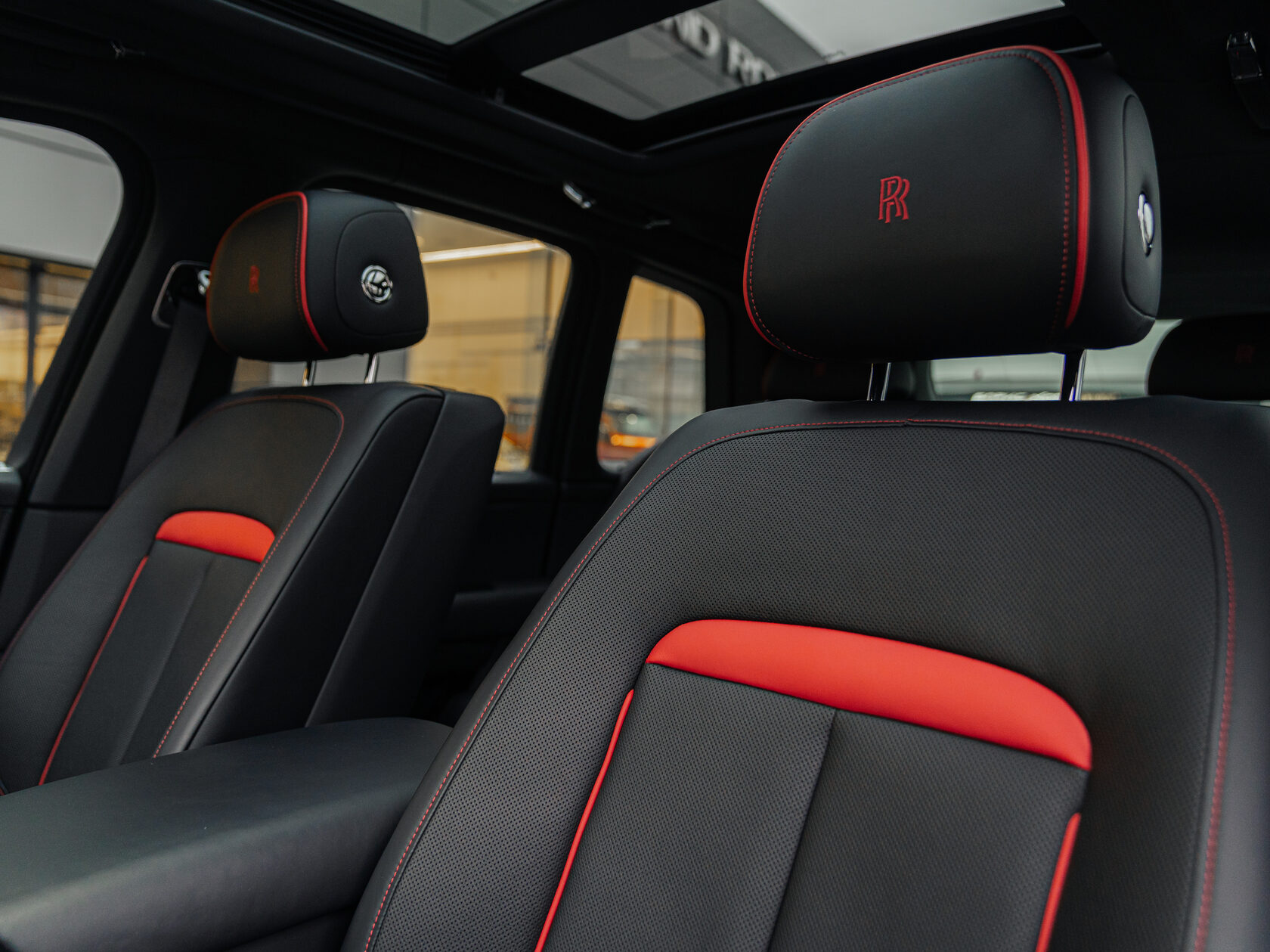 Rolls-Royce Cullinan Black Badge I 2025 год <br>Black Diamond 