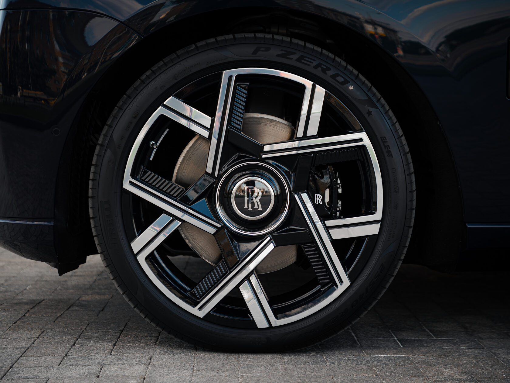 Rolls-Royce Cullinan Black Badge II  <br>Синий металлик 