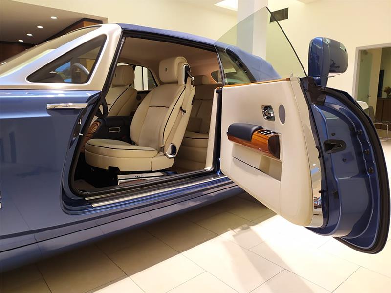 Rolls-Royce Phantom Drophead Coupe 2014 год <br>Metropolitan Blue 