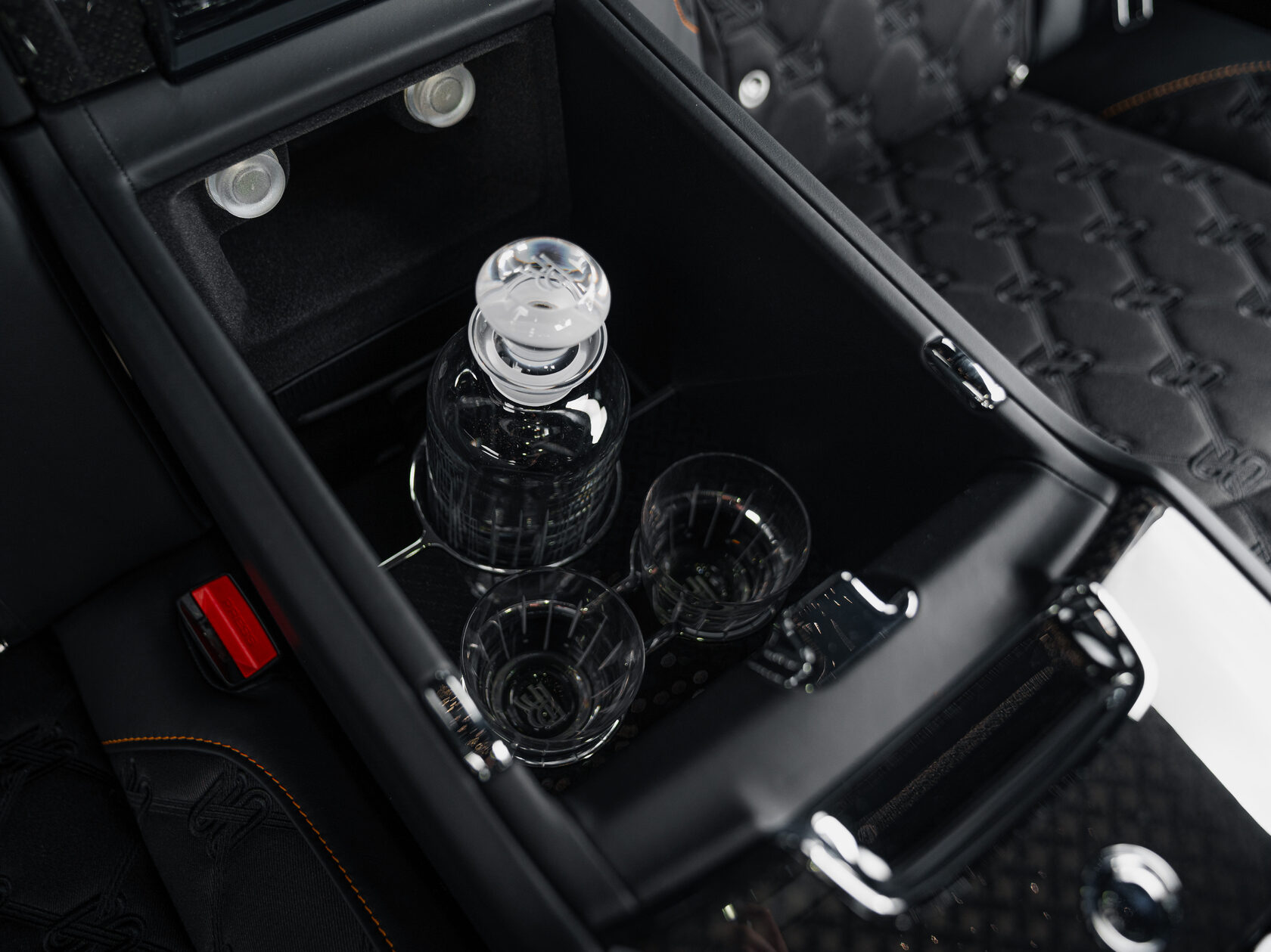Rolls-Royce Cullinan Black Badge II  <br>Черный 