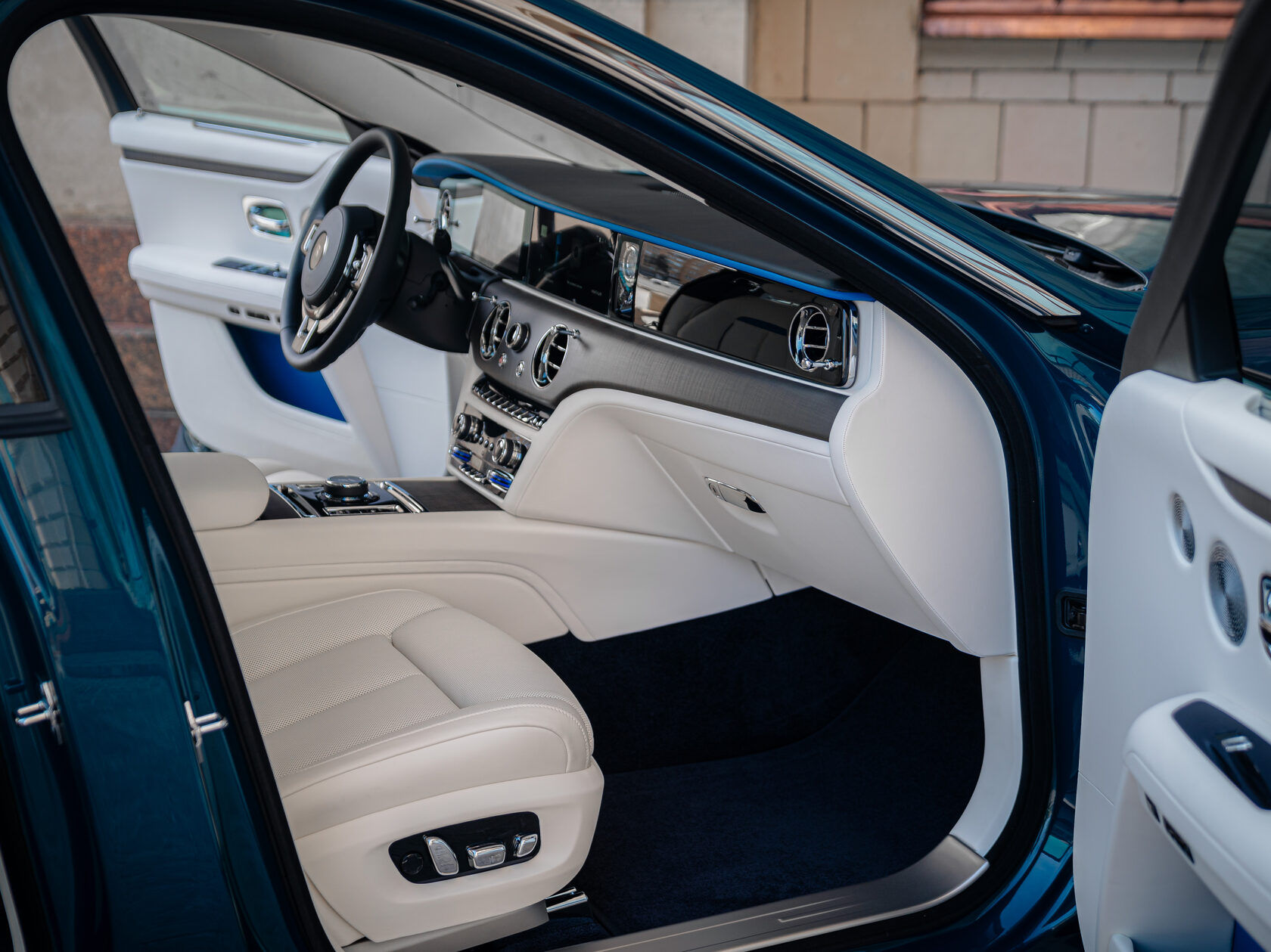 Rolls-Royce Ghost Series II  <br>Mustique Blue 