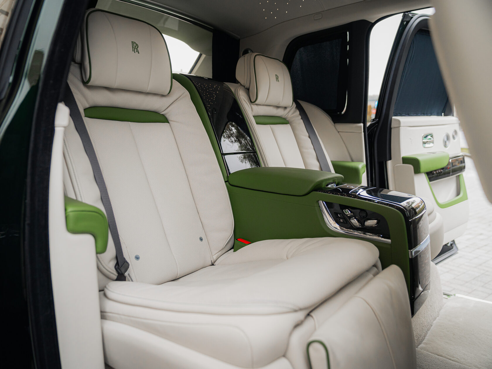 Rolls-Royce II Dark Emerald  <br>Dark Emerald 