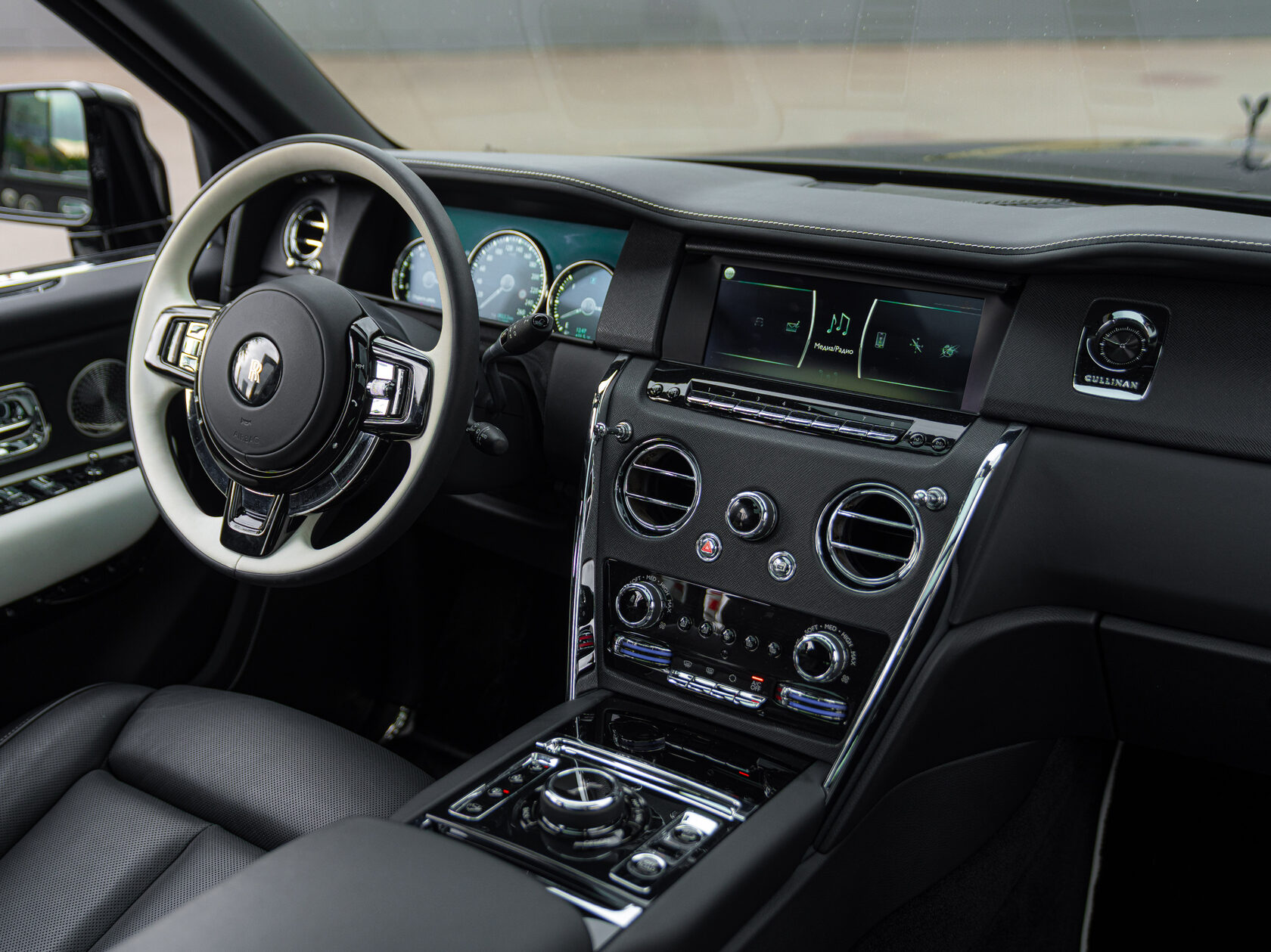 Rolls-Royce Cullinan 2019 год <br>Black Diamond
