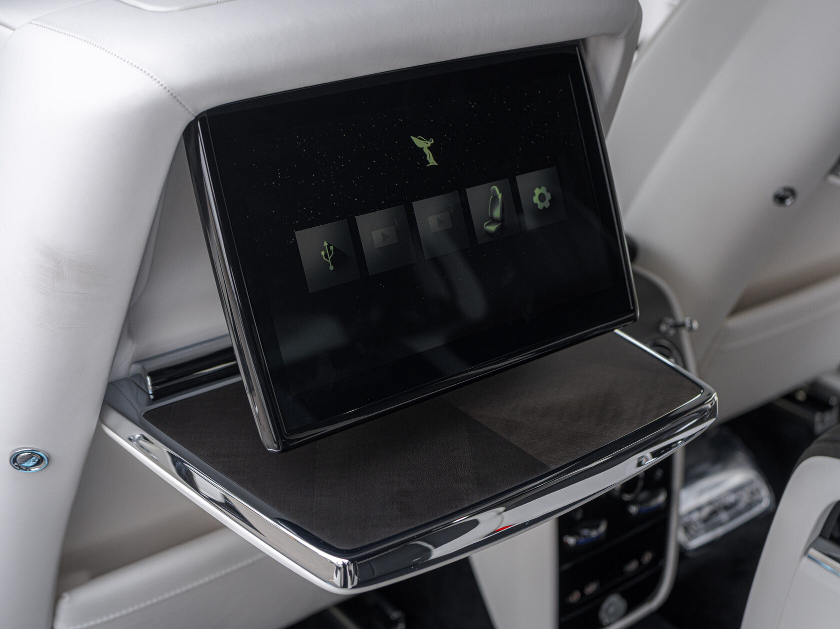 Rolls-Royce Cullinan  <br>Черный 