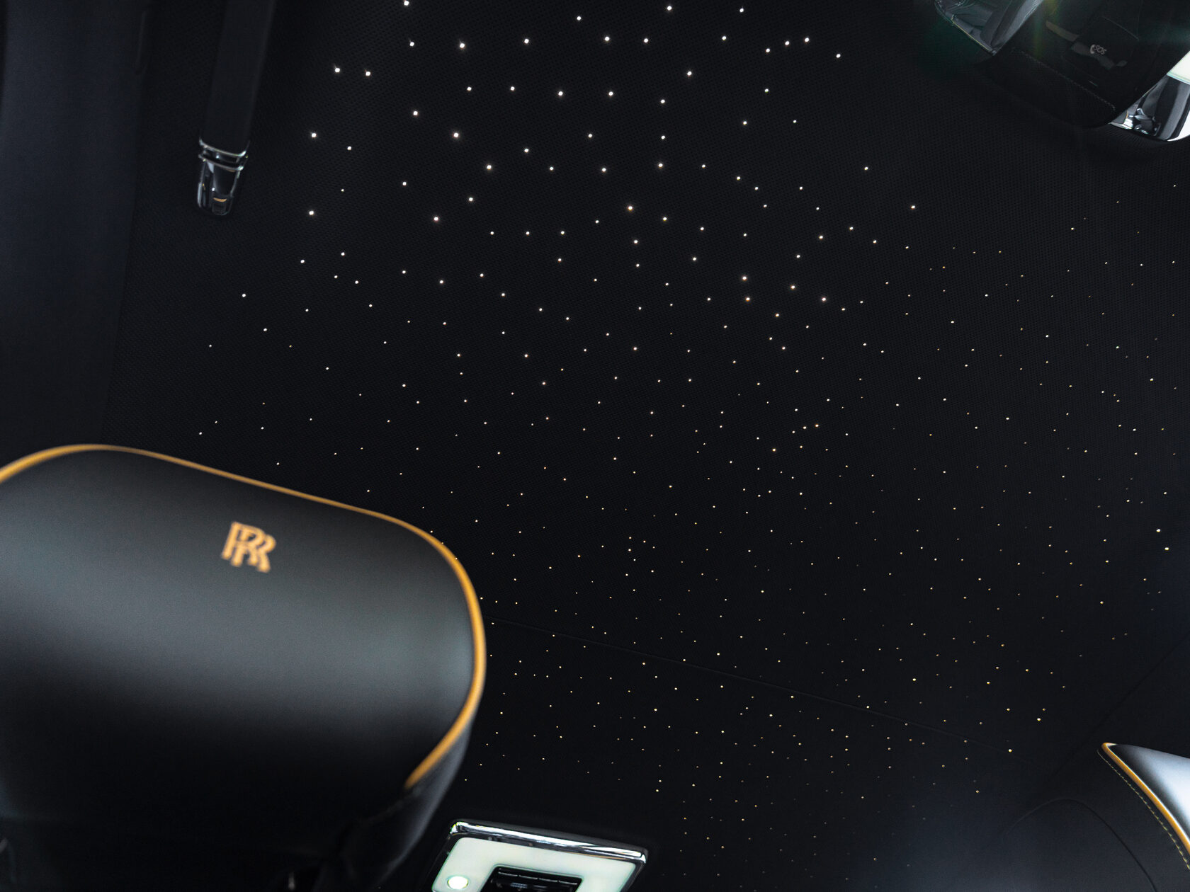 Rolls-Royce Cullinan Black Badge II  <br>Трюфель