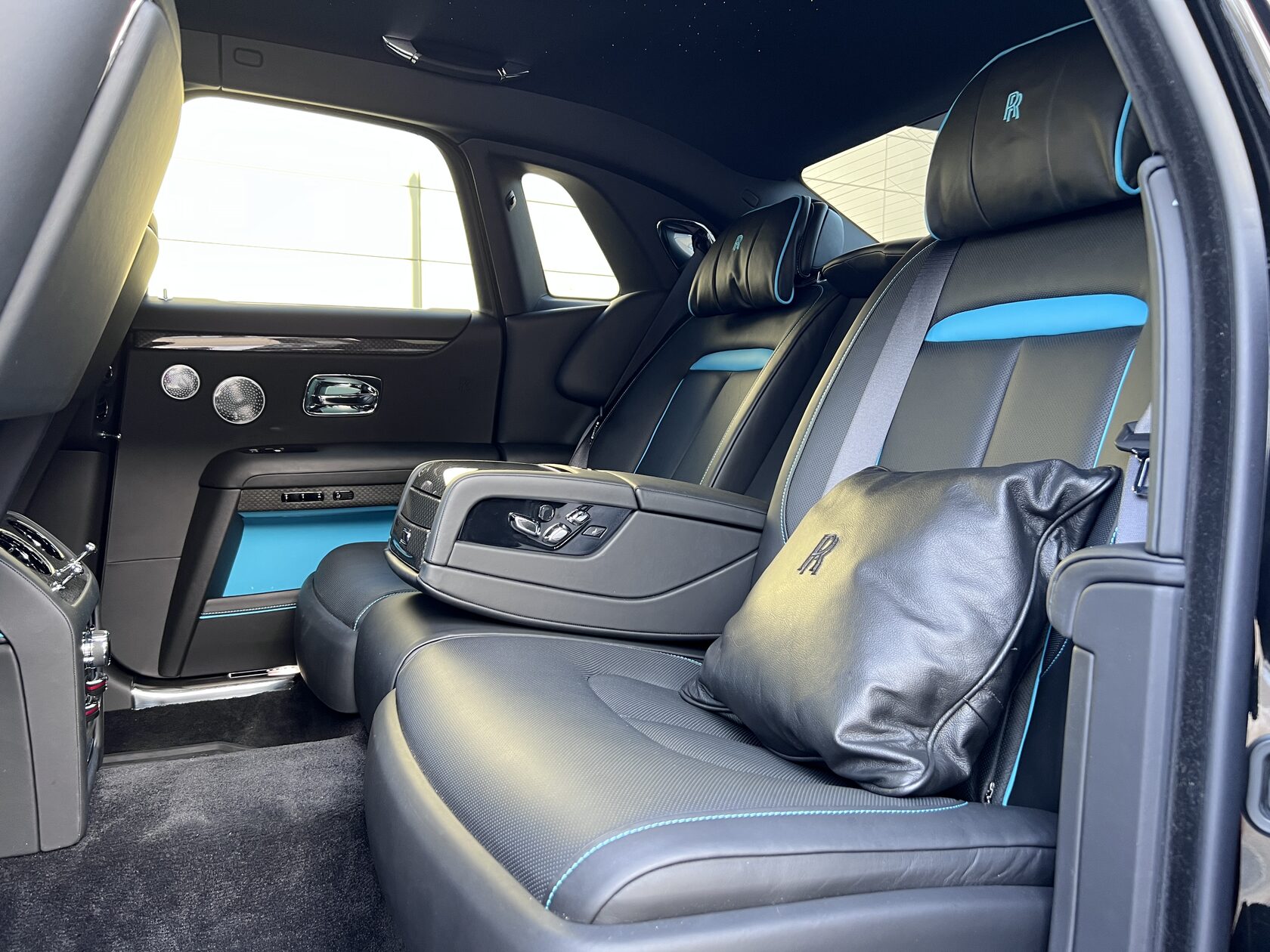 Rolls-Royce Ghost Black Badge by NOVITEC 2021 год <br>Черный Металлик Diamond Black 