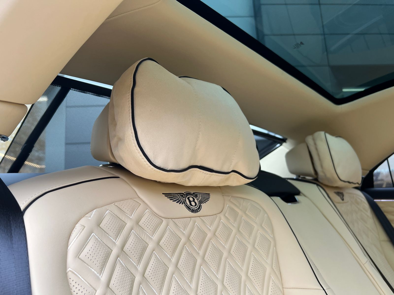 Rolls-Royce Flying Spur W12 2025 год <br>Черный металлик Beluga