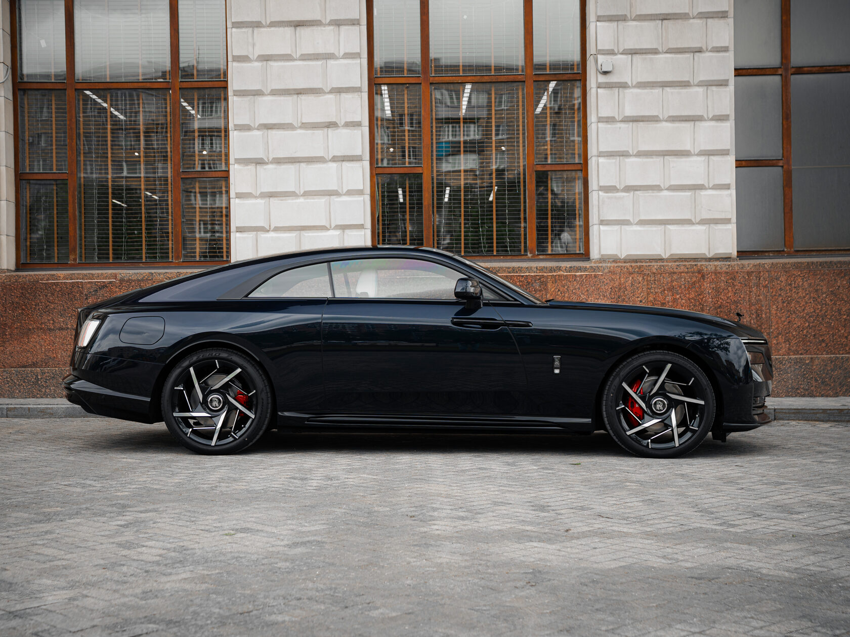 Rolls-Royce Black Badge Spectre  <br>Не указано