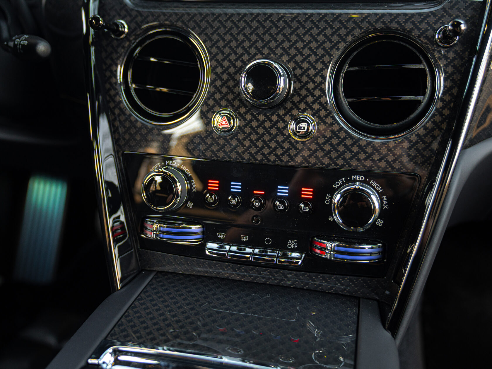 Rolls-Royce Cullinan Black Badge II  <br>Трюфель