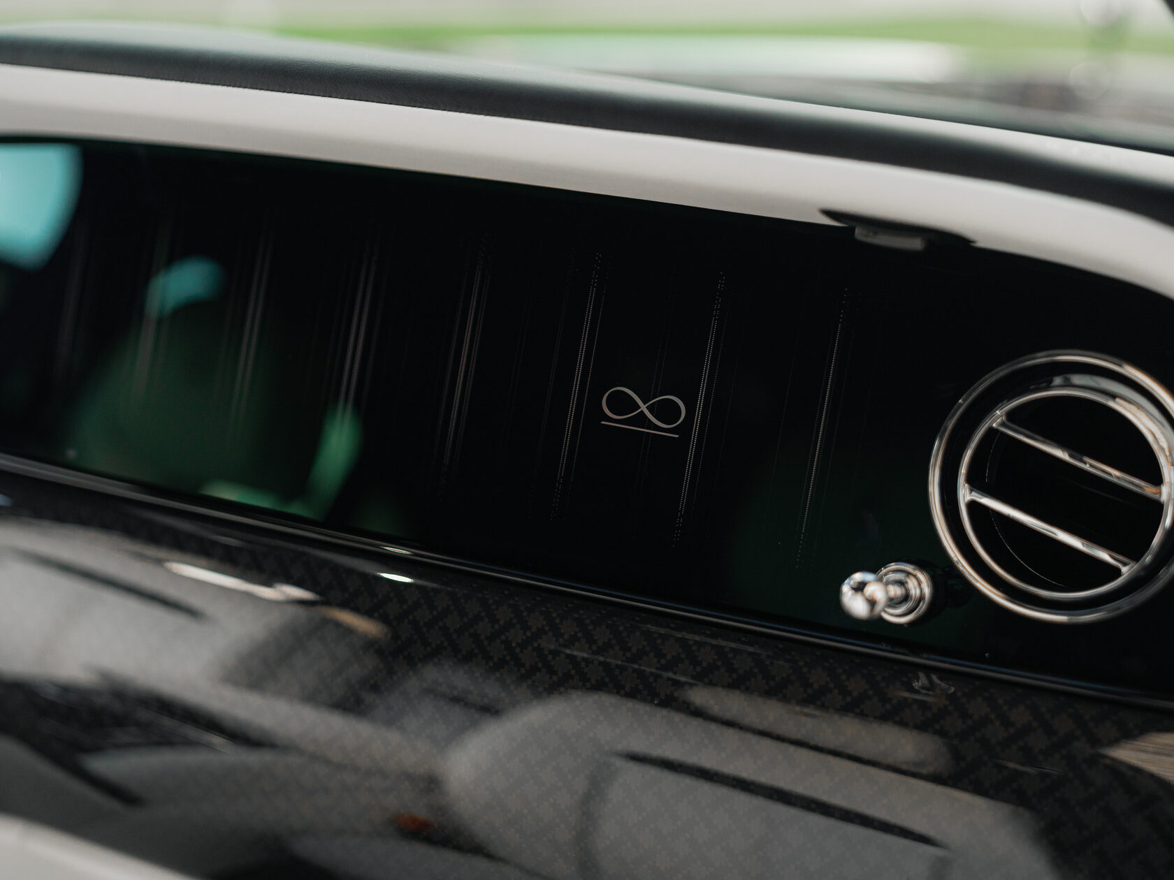 Rolls-Royce Cullinan Black Badge II 2025 год <br>Черный 