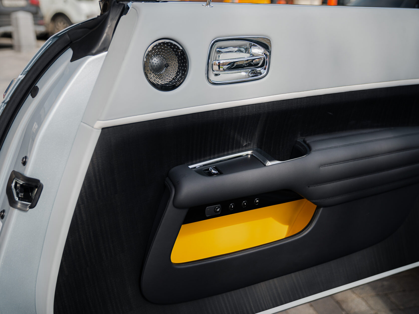 Rolls-Royce Wraith Black Badge Landspeed Collection  <br>Черный/ Небесноголубой