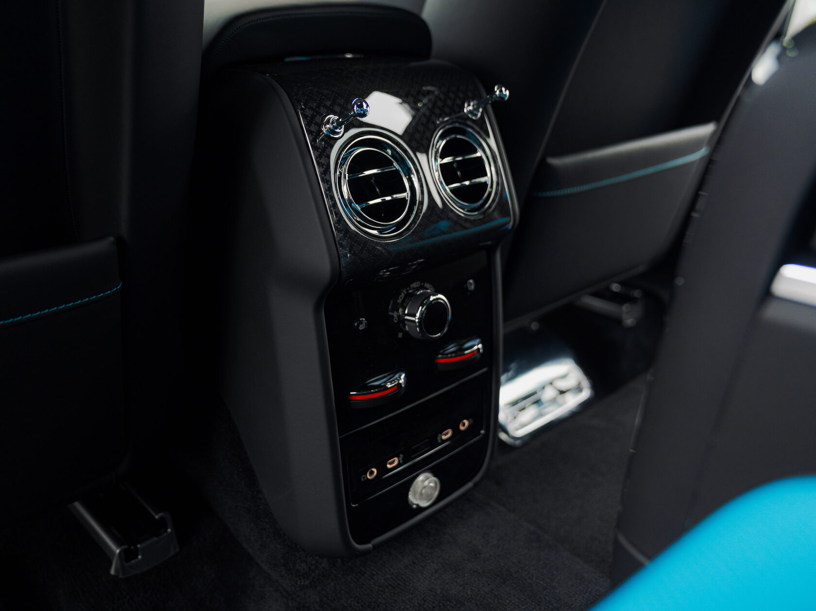 Rolls-Royce Cullinan Black Badge II  <br>Tempest Grey