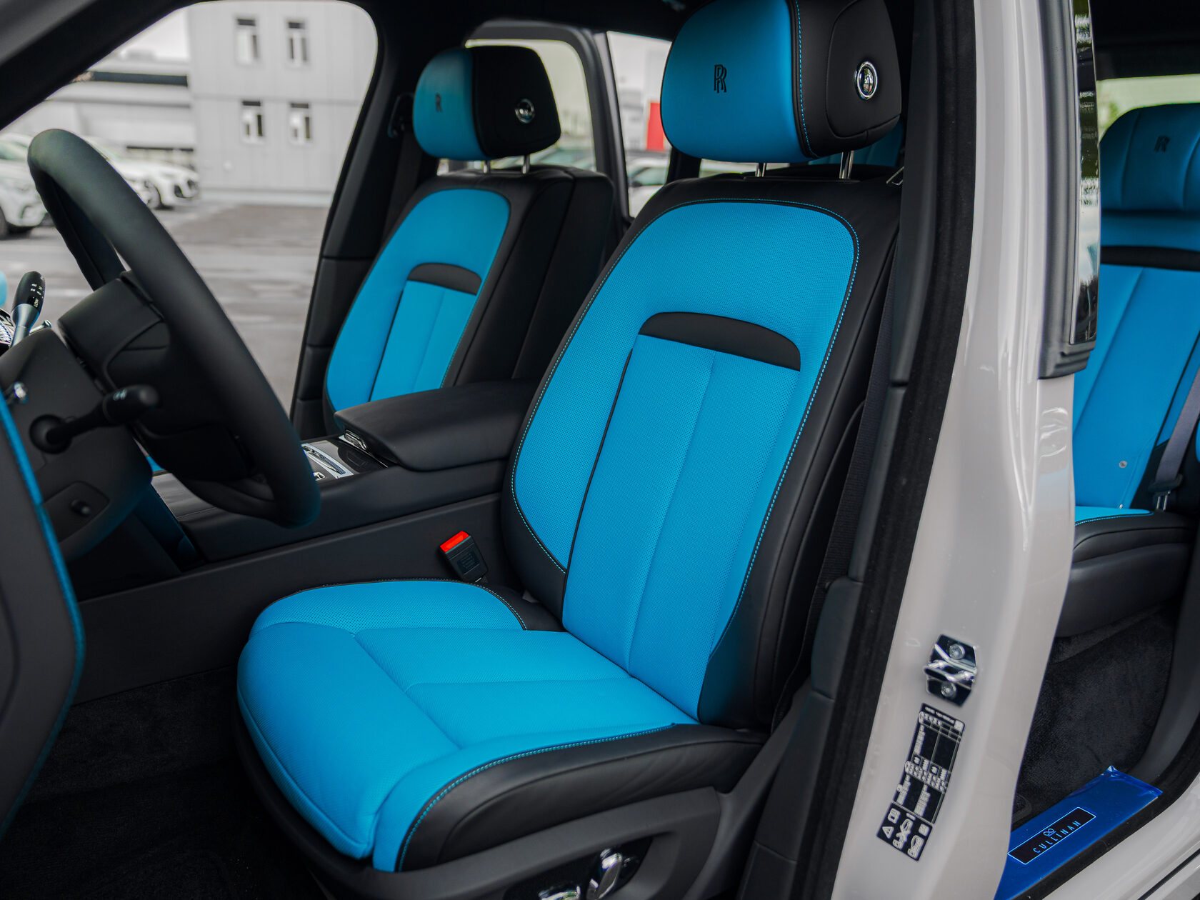 Rolls-Royce Cullinan Black Badge II  <br>Tempest Grey