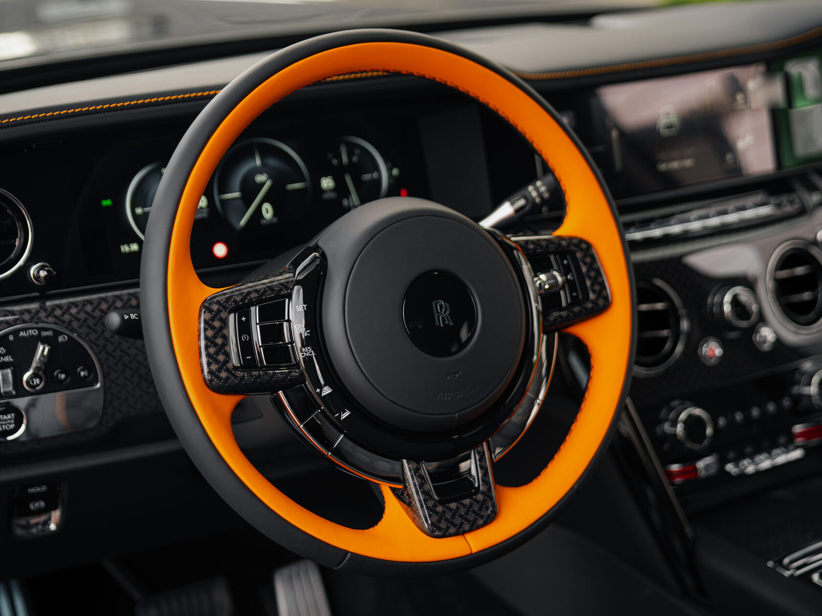 Rolls-Royce Cullinan Black Badge II  <br>Черный 