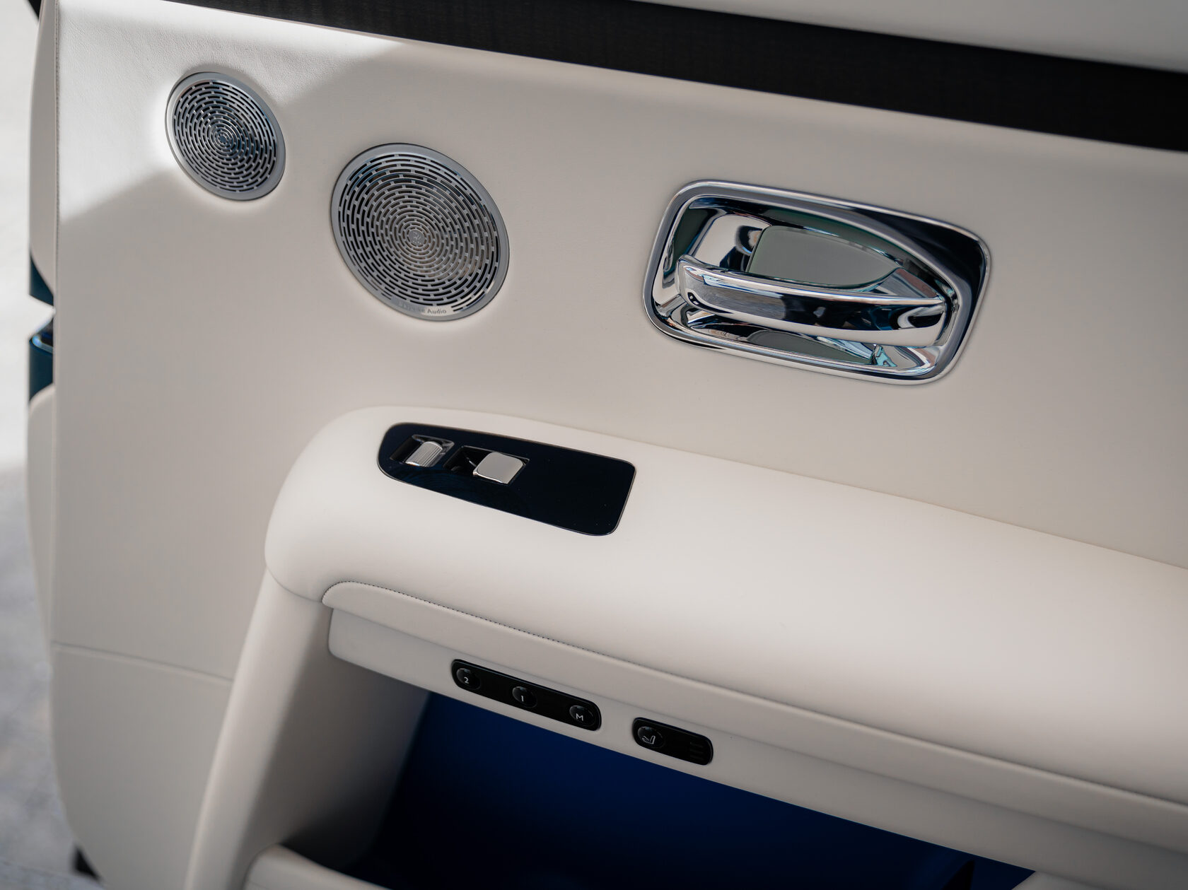 Rolls-Royce Ghost Series II  <br>Mustique Blue 