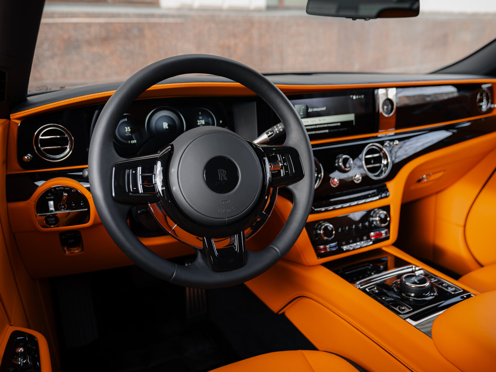 Rolls-Royce Spectre 2024 год <br>Diamond Black / Черный бриллиант