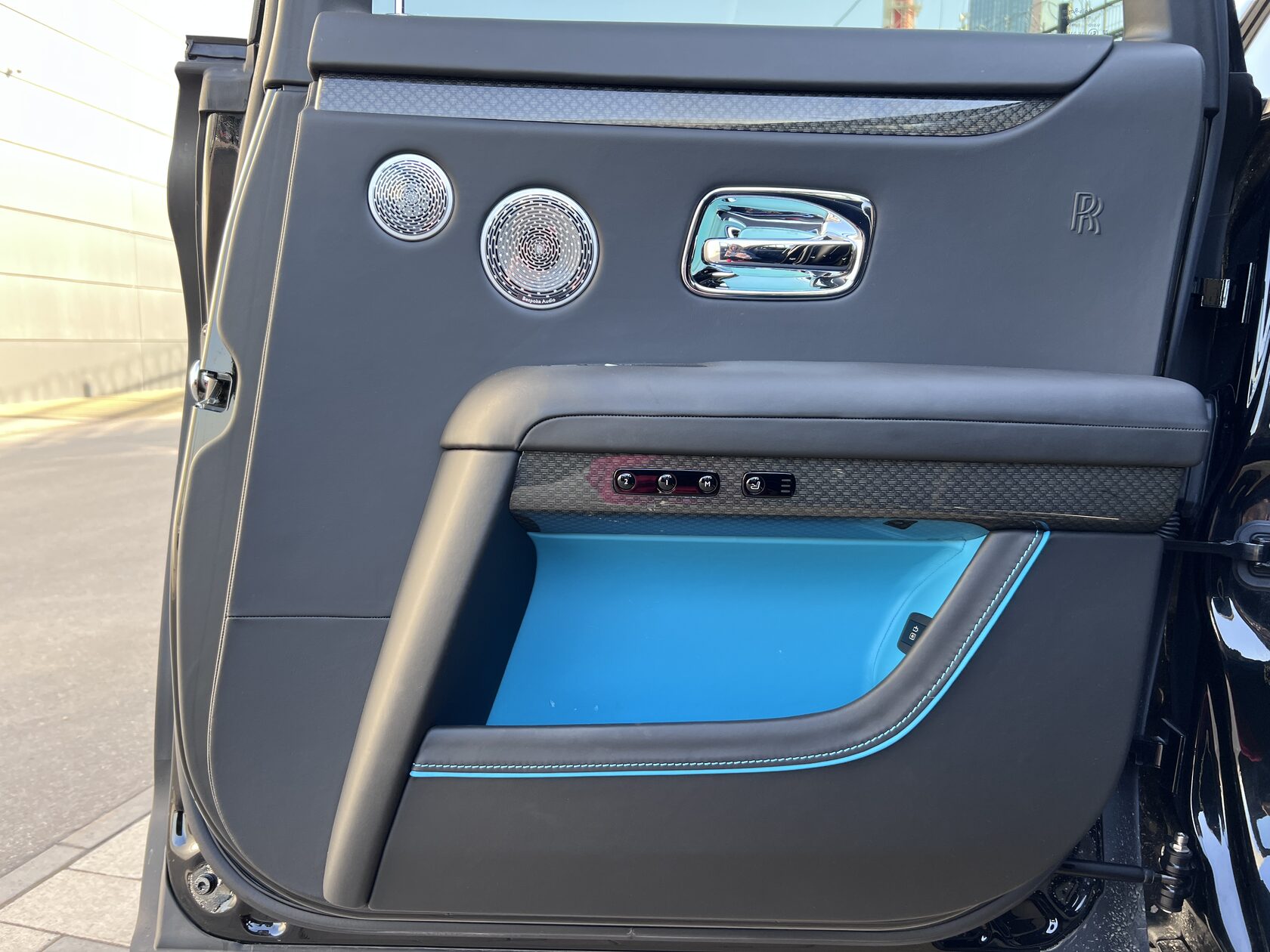 Rolls-Royce Ghost Black Badge by NOVITEC 2021 год <br>Черный Металлик Diamond Black 