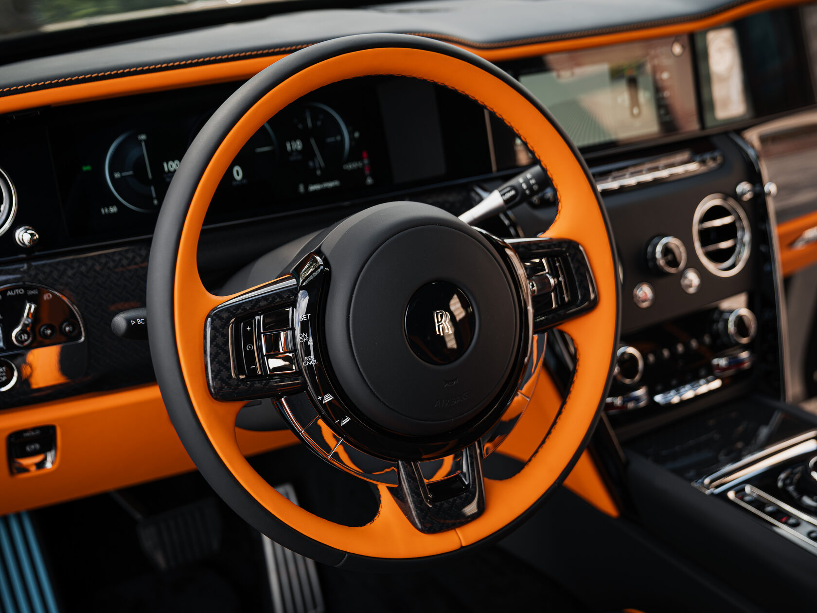 Rolls-Royce Cullinan Black Badge II  <br>Черный 