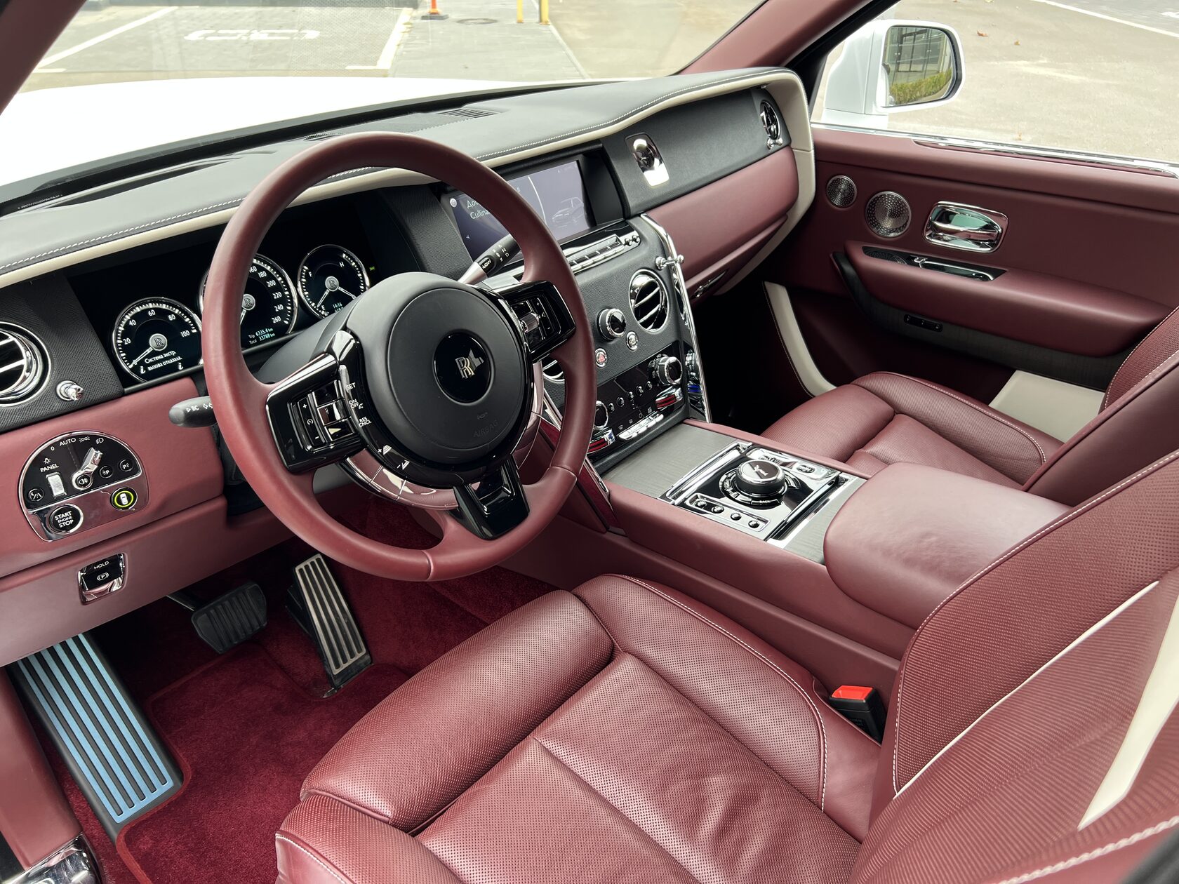 Rolls-Royce Cullinan 2019 год <br>Arctic White 