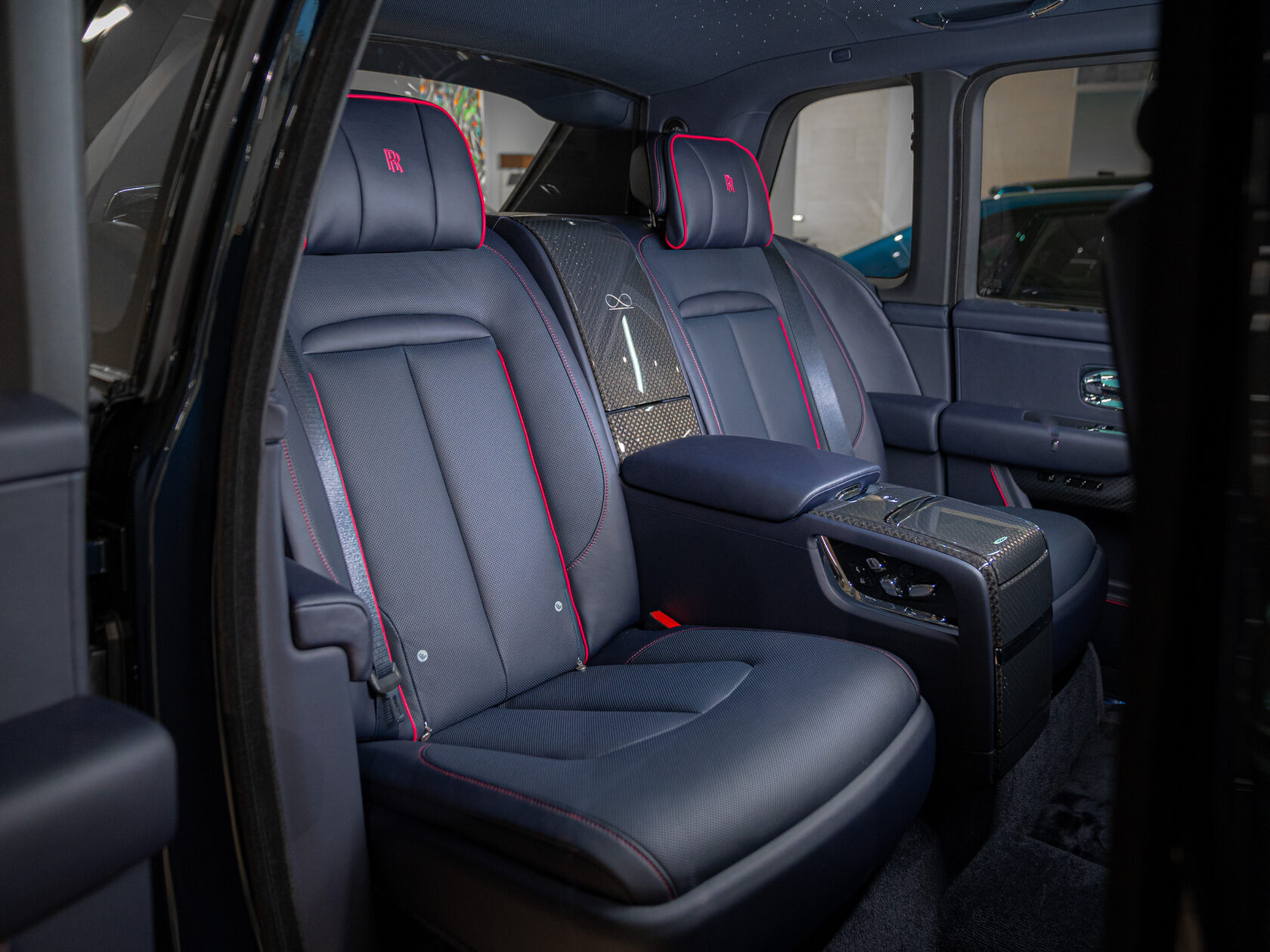 Rolls-Royce Cullinan Black Badge II  <br>Midnight Sapphire