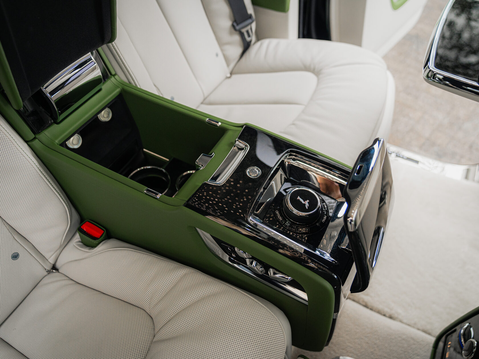 Rolls-Royce II Dark Emerald  <br>Dark Emerald 