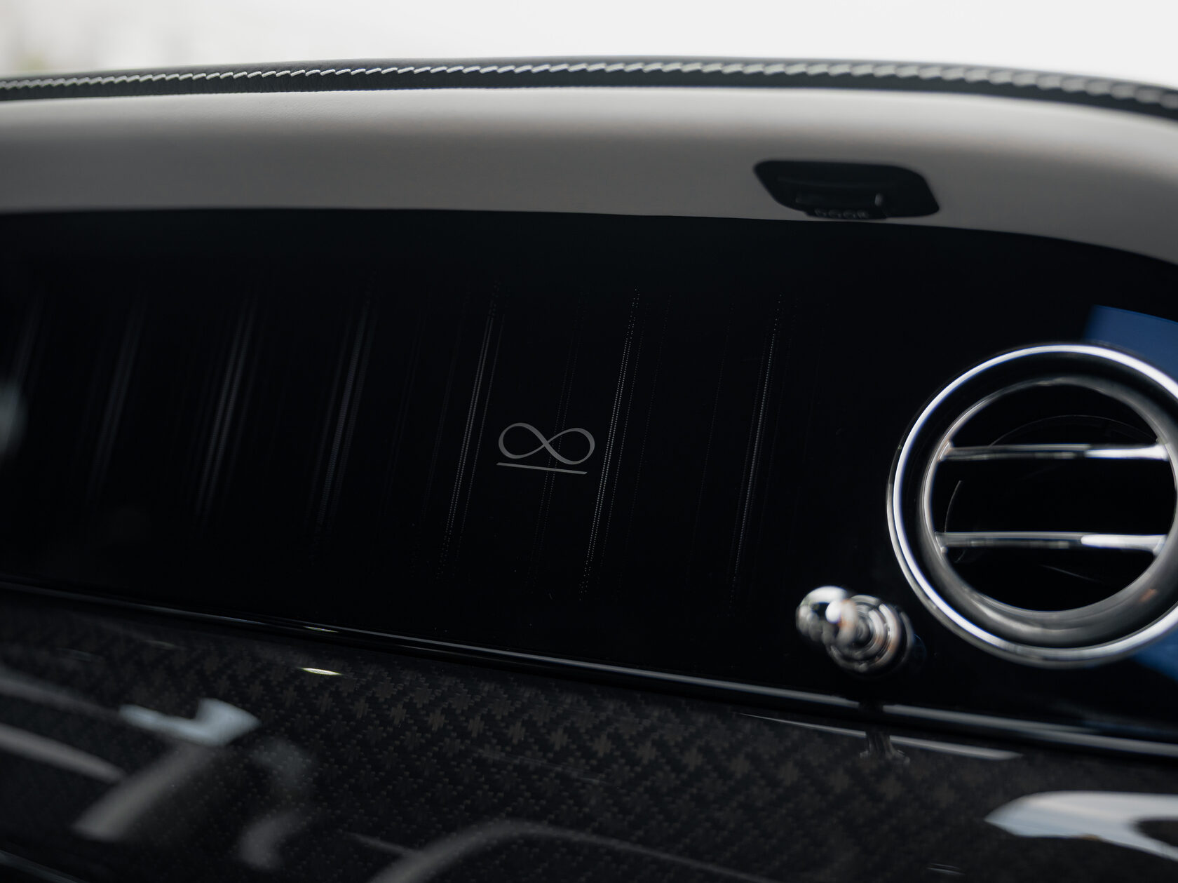 Rolls-Royce Cullinan Black Badge II  <br>Черный 